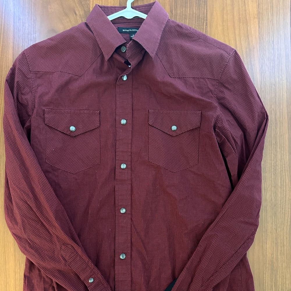 Banana Republic Men's Button Down Shirt Size: Small